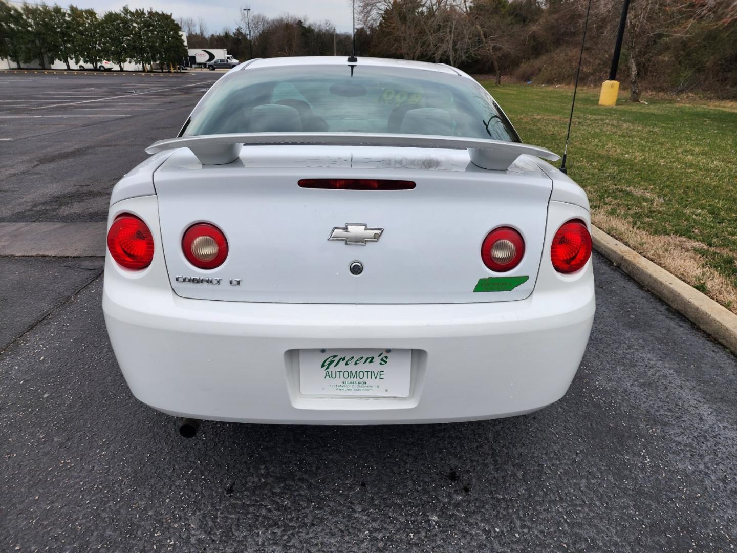 2010 WHITE /Gray Chevrolet Cobalt LT1 Coupe (1G1AD1F56A7) with an 2.2L L4 DOHC 16V engine, 4-Speed Automatic transmission, located at 1221 Madison St., Shelbyville, TN, 37160, (931) 680-9439, 0.000000, 0.000000 - Photo#2